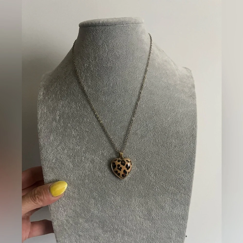 ✨Leopard Heart Pendant Necklace✨